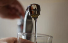 Bez pitné vody. V Holici praskl vodovodní přivaděč