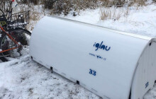 Přespat v iglú nebo v noclehárně. Mrazy ženou bezdomovce do tepla