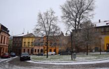 Rybí kost a svíčky. Dnešní patron má stopu i v Olomouci