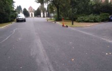 Oprava cesty k hlavní bráně neředínského hřbitova je dokončena