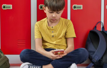 Babiš navrhuje zákaz sítí pro děti do 15 let. Moravští experti mluví o slepé uličce