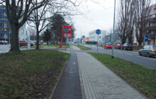 Po srážce s cyklistkou ujel, policie teď prosí o pomoc. Viděli jste něco?