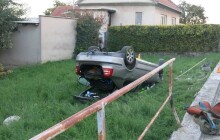 Opilý řidič převrátil auto na střechu. Z nehody vyvázl bez zranění