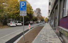 Stavební úpravy chodníků na třídě Spojenců a v Hněvotínské ulici jsou úspěšně v cíli