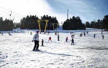 Po sjezdovce v Branné se proháněly desítky nedočkavých lyžařů