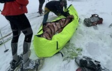 Túra jen v legínách, větrovce a teniskách. Mladý pár musela zachránit horská služba