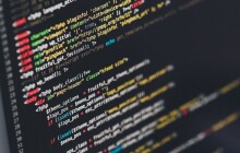 Právě dnes: Vzniká největší česká banka a Československo se připojuje k internetu
