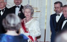 Právě dnes: Alžběta II. navštěvuje Česko a na Kanárech se odehrává nejhorší letecká havárie