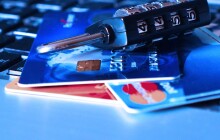 Údajný pracovník banky mámil podvodem z ženy statisíce, neuspěl