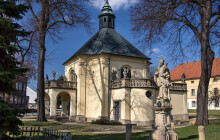 Dusaná hlína a architekti z VUT. V Mořicích staví kolumbárium