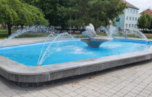 Poničili ji vandalové, teď je opět funkční. Kašnu nechalo město opravit