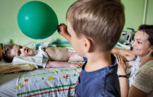 Neměla se dožít ani jednoho roku. Letos oslaví Michalka osmnáctiny