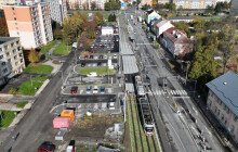 Doprava na Nových Sadech vázne. Kdy město seřídí semafory?
