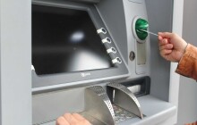 Vybíral z bankomatu, ale hotovost neodebral. Krádež nahlásil po měsíci