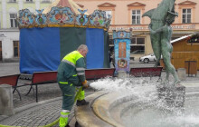 Mrazy můžou kašnu poškodit. Napustí ji až v příštím týdnu