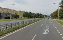Výměna starého zábradlí na frekventované silnici v Olomouci omezila dopravu