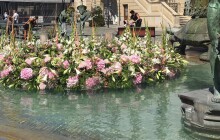 Ariónovu kašnu ozdobil mistr ve floristice, ztvárňuje královskou korunu