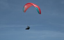 Policie odložila tragickou nehodu parašutisty v Olomouci, nezvládl přistání