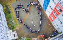 Studenti Slovanského gymnázia pustili do světa novou píseň. Co na ni říkáte?