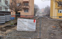 Staří a hendikepovaní nájemníci mají problém. Místní se mě ptají, co se bude dít, říká správkyně