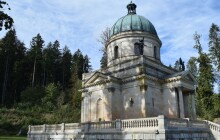 Zapomenuté stavby: Hrobku v Sobotíně opravuje obec. Po válce tady vykrádali rakve