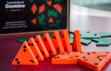 Hmatové domino si zahrají i nevidomí. Hru vytvořil tým z Univerzity Palackého