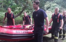 Pět vodáků uvízlo na ostrůvku na řece Moravě. Promrzlé je zachránili hasiči