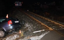 Řidič zastavil před přejezdem. Rozjel se v momentě, kdy projížděl vlak
