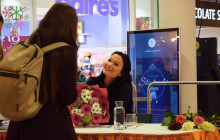 Tarja Turunen opět v Olomouci. Před autogramiádou vloží do betléma novou figurku