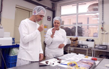 Mlsání v práci? V olomoucké Zoře nic zvláštního. Největší čokoládovna v zemi hledá nové zaměstnance