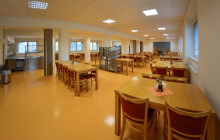 Na jídlo musí jinam. Jednu z menz univerzita uzavřela