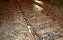 Nechávají na kolejích kameny i jiné věci. To se ale nesmí