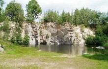 AKTUALIZOVÁNO: Dívka se topila během školy v přírodě v zatopeném lomu, po dvou dnech zemřela