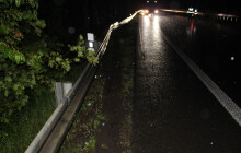 Dvě nehody na D35. Řidiči dostali smyk v dešti