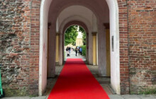 Projít se po červeném koberci může každý. Stačí projít Terezskou bránou