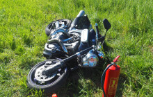 Dopravní nehoda u Loštic. Vážně zraněného motorkáře odvezl vrtulník