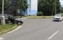 Srážka dvou aut na křižovatce ulic Foerstrova a tř. Svornosti. Policie hledá svědky