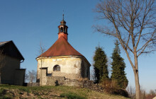 Tip na výlet: Vyrazte ke kostelíku poblíž vojenského újezdu. Zasvěcen je Máří Magdaléně