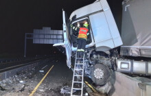 Kamion prorazil hrazení stavbařů. Místem už řidiči projedou