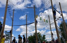 Odpoledne s Radiem Haná. Lanové aktivity, DJ´s i špekáčky