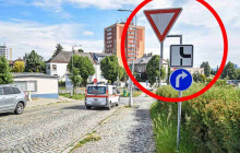 FN Olomouc upravuje provoz. Auta mohou v areálu jinudy