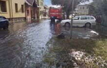 Silné bouřky zaměstnávaly hasiče. Dílnu v Olomouci zasáhl blesk