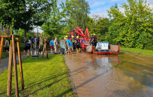 Přívalová bouřka zaplavila ulice na Olomoucku. Hasiči odčerpávají sklepy
