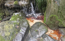 Do Desné unikla neznámá látka. Na místě byli hasiči