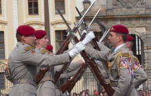 Jdou vojáci, jdou. V Olomouci vystoupí čestné stráže z několika států