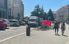 Seniorku srazila dodávka. Na místě zemřela