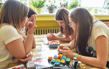 Herní odpoledne s deskovkami rozzářilo dětskou kliniku FN Olomouc