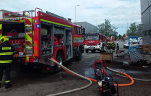 Jedno zranění a škoda 2 miliony. V Hněvotíně hořelo v průmyslové hale