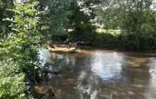 Z rozbouřené Moravy hasiči zachránili deset vodáků. Pro ženu letěl vrtulník