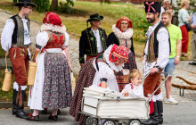 Kroje s sebou. Svátky oslaví v Doloplazech jízda králů